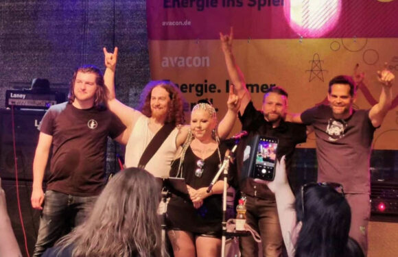 Authentischer Cover-Hardrock mit „Hotblooded“ im ASB-Bahnhof Barsinghausen