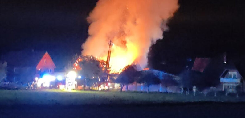 Polizei sucht Zeugen: Scheune in Möllenbeck brennt zum zweiten Mal in einem Jahr