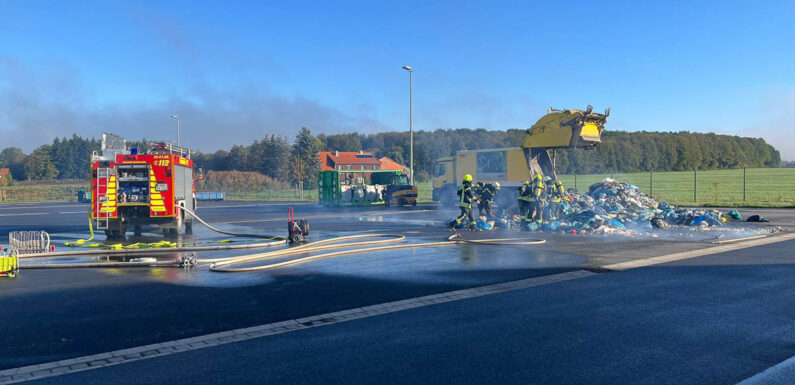 Feuerwehreinsatz in Nienstädt: Ladung eines Müllwagens brennt