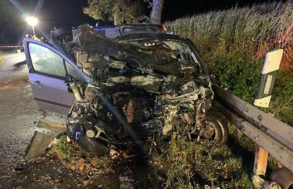 Tragischer Verkehrsunfall auf der B83: Baby stirbt, vier Menschen schwer verletzt