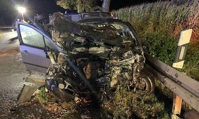 Tragischer Verkehrsunfall auf der B83: Baby stirbt, vier Menschen schwer verletzt