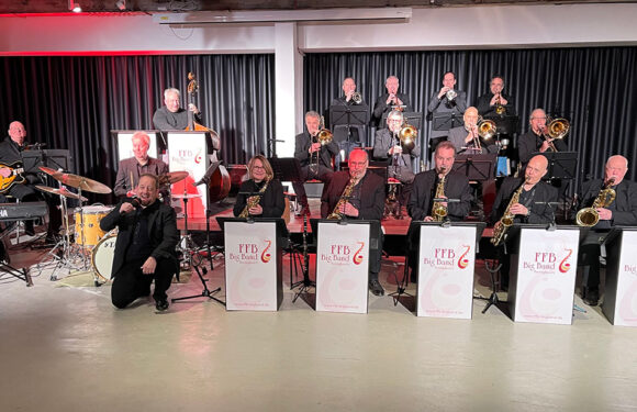 Die FFB-BigBand tritt im ASB-Bahnhof auf