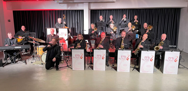 Die FFB-BigBand tritt im ASB-Bahnhof auf