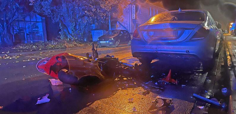 Bückeburg: Betrunken mit Roller gegen geparkten PKW geprallt