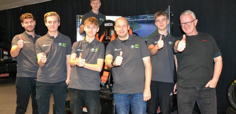 Fast 25 Stunden hinter dem Lenkrad: eSports-Fahrer des SMC auf dem Nürburgring