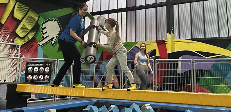 Klettern, Möhren und Kinder-Kulleraugen: Jugend des TVE Röcke unterwegs im Trampolinpark