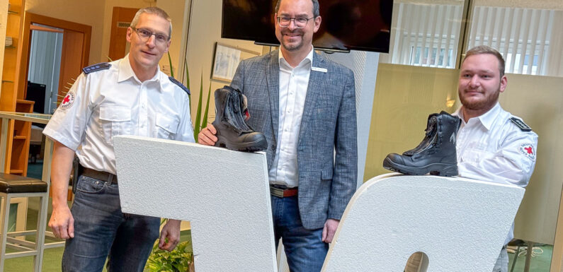 Neue Einsatzstiefel für die DRK-Ehrenamtlichen in Rinteln