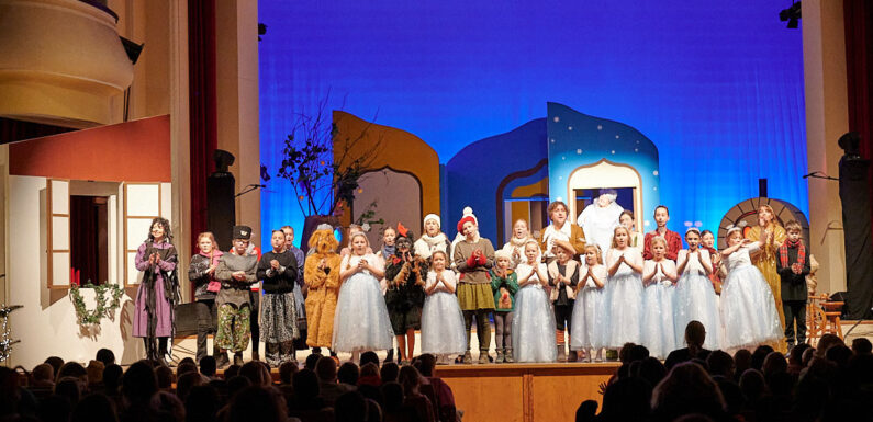 Schaumburger Märchenspiel „Frau Holle“: Zauberhaftes Weihnachtsmärchen für Groß und Klein