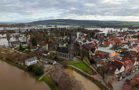Hochwasser-Lage in Rinteln weiter kritisch, Entspannung an Rodenberger Aue