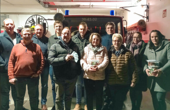 Förderverein übergibt Kinogutscheine an den Feuerwehrnachwuchs in Sachsenhagen