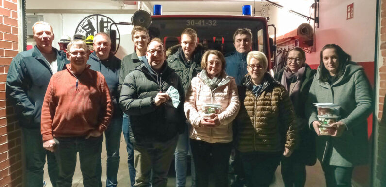 Förderverein übergibt Kinogutscheine an den Feuerwehrnachwuchs in Sachsenhagen