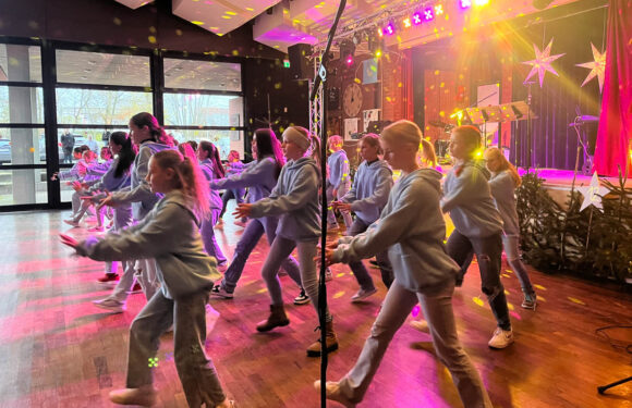 Adventliche Stimmung beim Weihnachtsbasar der IGS Helpsen