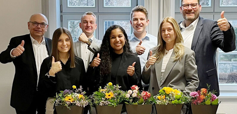 Fünf junge Bankkaufleute schließen Ausbildung bei der Sparkasse Schaumburg ab
