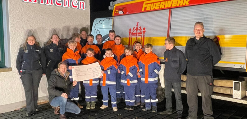 Bückeburg: Minchen spendet für die Jugendfeuerwehr
