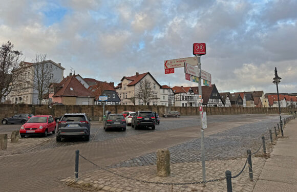 Weserpegel steigt wieder: Parkplatz „Schlagde“ in Minden gesperrt