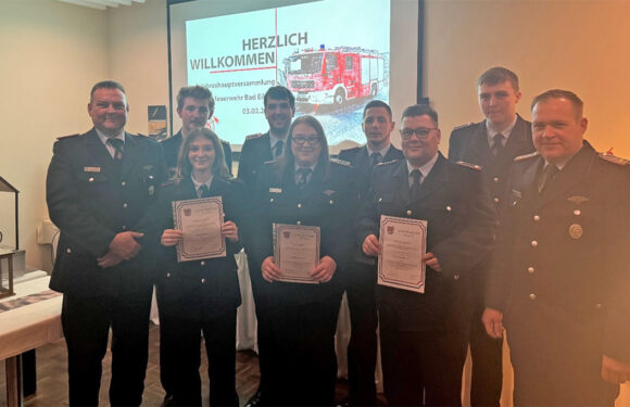 Für 50 aktive Jahre geehrt: Andreas Tadge von der Feuerwehr Bad Eilsen bekommt Niedersächsisches Feuerwehr-Ehrenzeichen