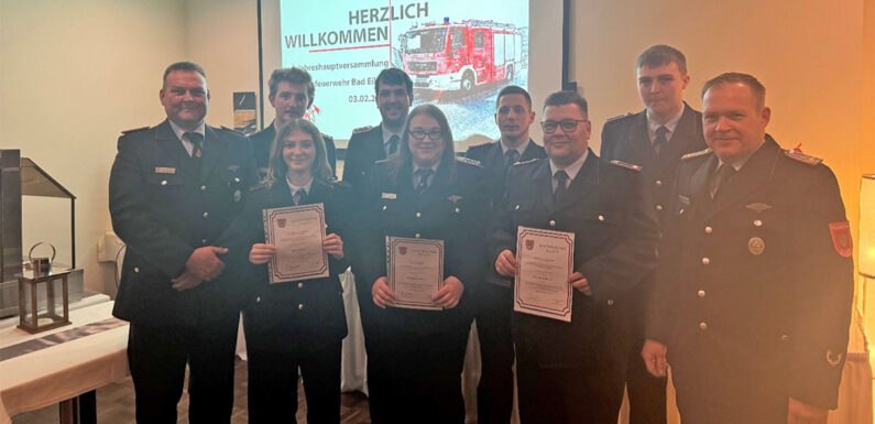 Für 50 aktive Jahre geehrt: Andreas Tadge von der Feuerwehr Bad Eilsen bekommt Niedersächsisches Feuerwehr-Ehrenzeichen
