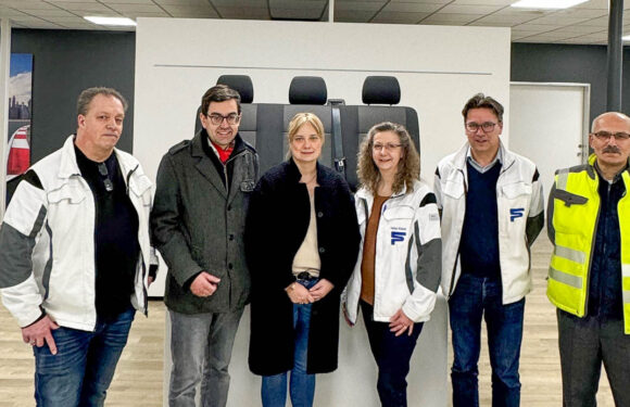 Besuch bei Faurecia in Stadthagen: „Alle Versuche für eine Standorterhaltung laufen“