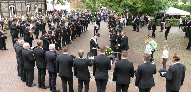 Verein zur Förderung der Musik beim Historischen Schützenfest Stadthagen trifft sich mit seinen Kümmerern