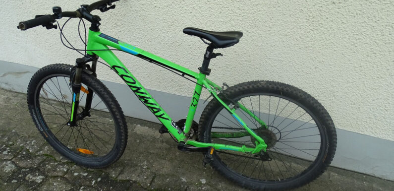 Nach Handtaschendiebstahl: Polizei findet Tat-Fahrrad und sucht nach letztem Benutzer