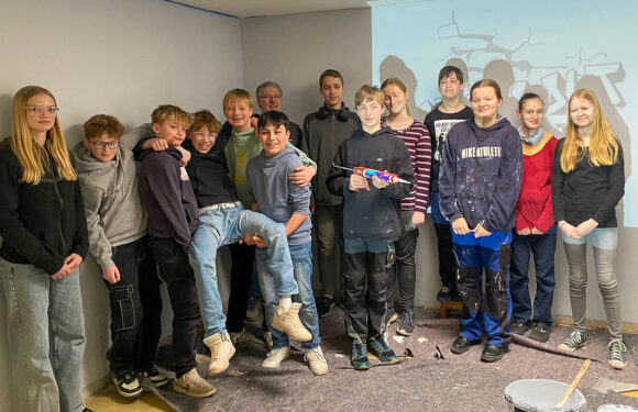 Osterferien in der Kirche: Konfirmanden gestalten sich ihren eigenen Jugendraum im Gemeindehaus in Wendthagen