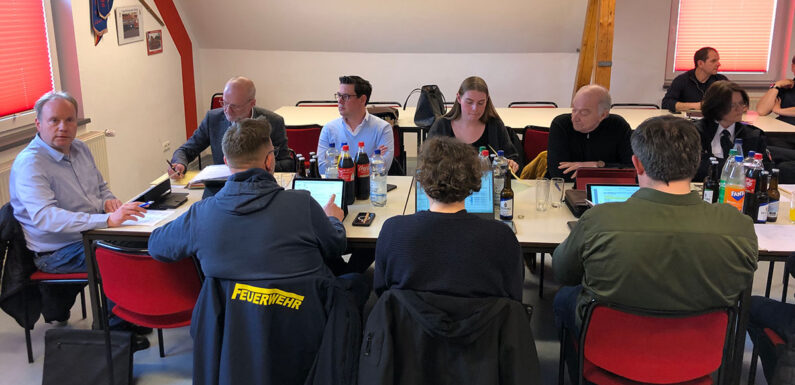 Hat Bückeburg ein Problem mit Autoposern? Diskussion entbrennt im Ausschuss für Sicherheit und Verkehr