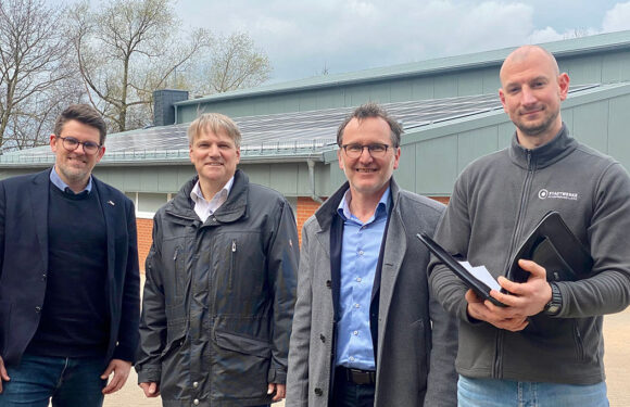 Stadtwerke Schaumburg-Lippe rüsten die Grundschule „An der Bergkette“ mit PV-Anlage aus