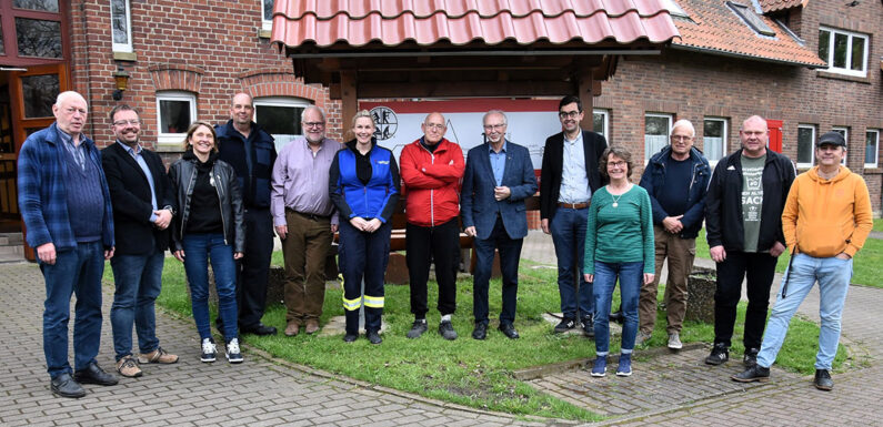 „Zeltlager – ein Highlight für alle“: SPD/FDP-Kreistagsgruppe besucht Stützpunktfeuerwehr Obernkirchen