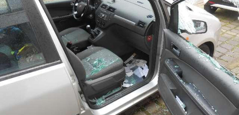 Scheiben eingeschlagen und Taschen gestohlen: PKW-Aufbrüche in der Bückeburger Innenstadt