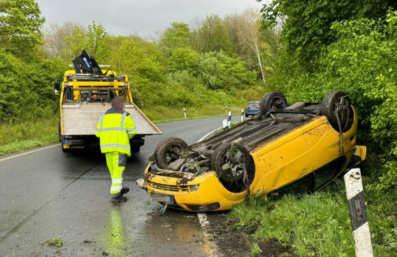 Unfall bei Bückeburg: Auto überschlägt sich zwischen der B65 und der B83