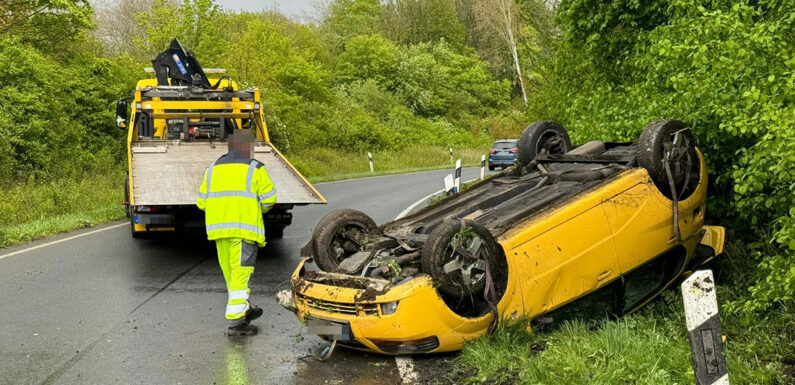 Unfall bei Bückeburg: Auto überschlägt sich zwischen der B65 und der B83