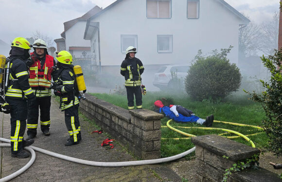 Rauchentwicklung in Sicherungskasten: Realistische Einsatzübung in Bergkirchen
