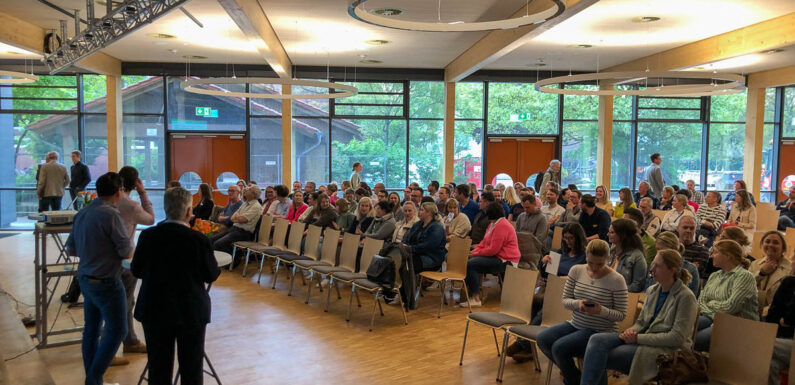 Schadstoff-Sorgen bei Eltern und Lehrern: Infoabend zur Sanierung der Grundschule am Harrl mit unerwarteten Ergebnissen