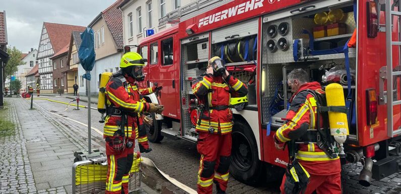 Gasalarm: Feuerwehr rückt in die Bückeburger Trompeterstraße aus