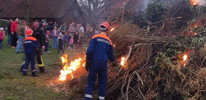 Fackelmarsch, Eiersuche und Osterfeuer bei der Freiwilligen Feuerwehr Sülbeck