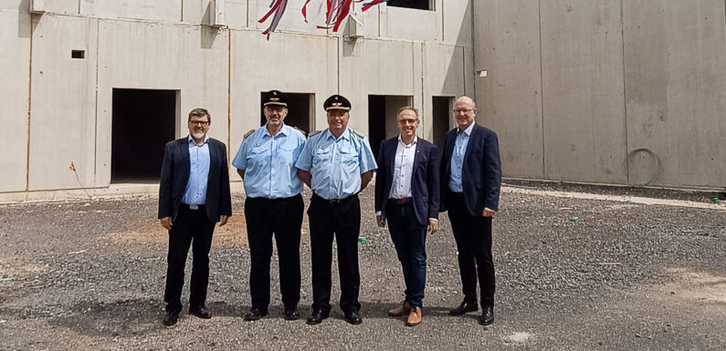 Stadthagen: Richtfest bei Erweiterung der Feuerwehrtechnischen Zentrale