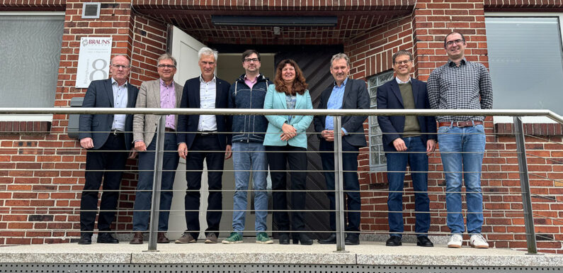 Schaumburgs Landrat Jörg Farr zu Besuch bei Brauns Control am neuen Standort