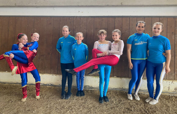 Voltigiererinnen der VRG Schaumburger-Land e.V. beim Wochenend-Turnier in Bruchmühlen