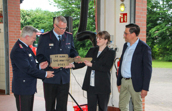 Neues Fahrzeug an die Freiwillige Feuerwehr Meinsen-Warber-Achum übergeben