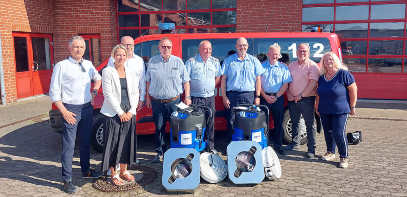 Zwei Nasssauger an Kreisfeuerwehr Schaumburg gespendet