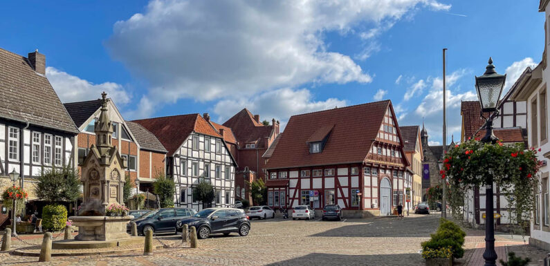 Stadtkirmes in Obernkirchen: Der Barbarossa-Markt findet vom 9. bis 12. Mai 2024 statt