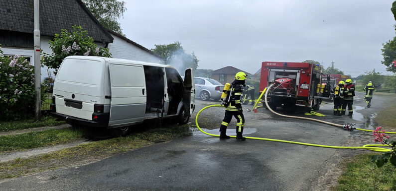 Wölpinghausen: Kleintransporter fängt Feuer