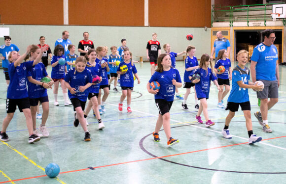 Junge Handballer des TVE Röcke gewinnen Training mit den Profis von GWD Minden
