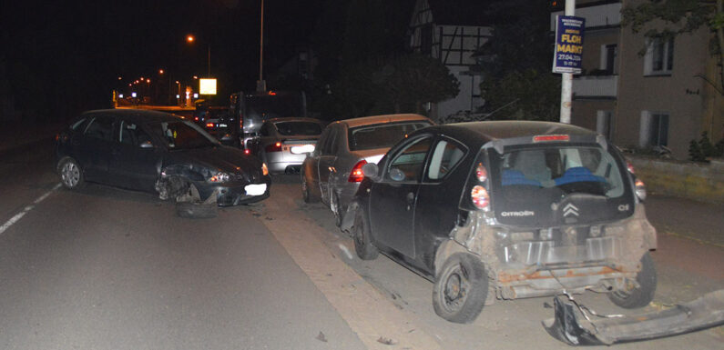 Bückeburg: Autofahrerin weicht Tier aus und verursacht Unfall mit mehreren Autos