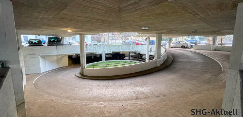 Bückeburg: Zwei Jugendliche an der Parkpalette bedroht und ausgeraubt