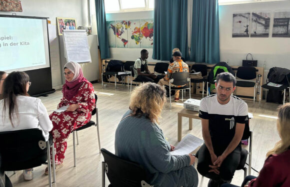 18 ehrenamtliche Sprachmittler absolvieren Schulung im Landkreis Schaumburg