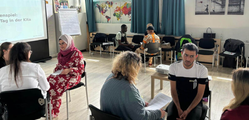 18 ehrenamtliche Sprachmittler absolvieren Schulung im Landkreis Schaumburg