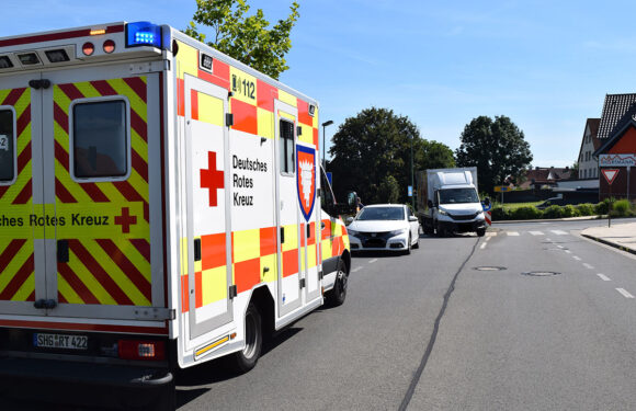 Radfahrer fährt über Zebrastreifen und verursacht dabei einen Unfall