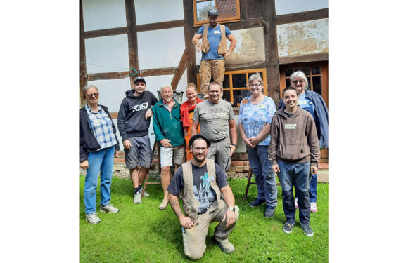 Lehm- und Kalkputz selbst gemacht: IgB-Workshop vermittelt grundlegende Kenntnisse