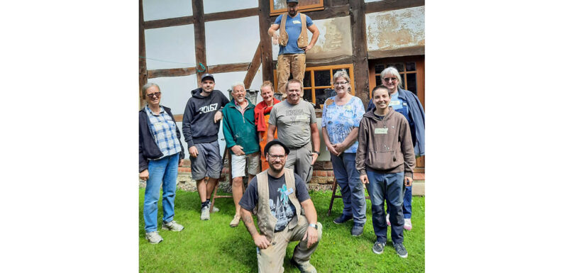 Lehm- und Kalkputz selbst gemacht: IgB-Workshop vermittelt grundlegende Kenntnisse